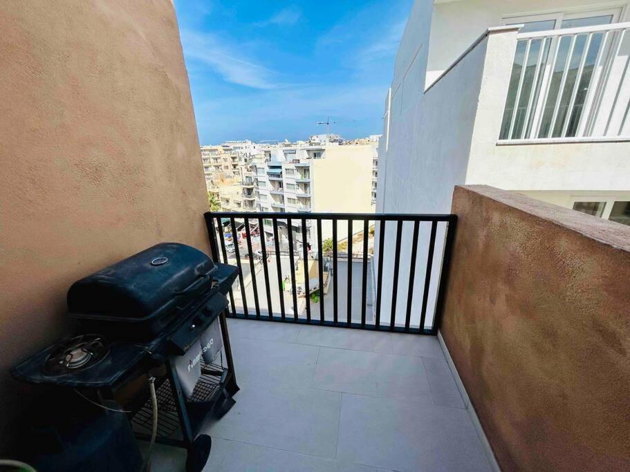 Duplex Whiskey Home 200M Away From The Sea And The Square St. Paul's Bay Exterior photo